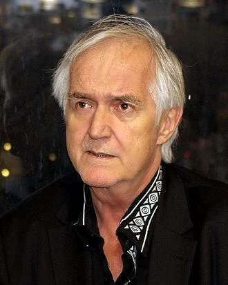 Henning Mankell height profile photo