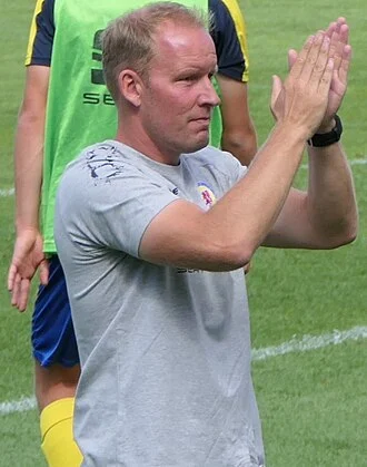 Henrik Pedersen (football manager) height profile photo
