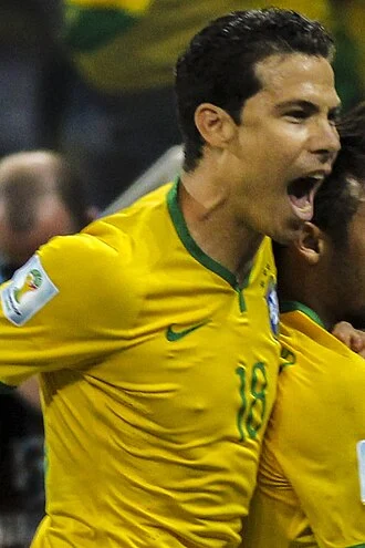 Hernanes height profile photo