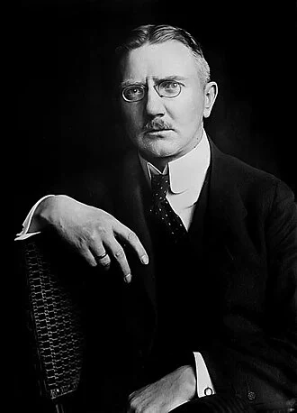 Hjalmar Schacht height profile photo