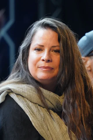 Holly Marie Combs height profile photo