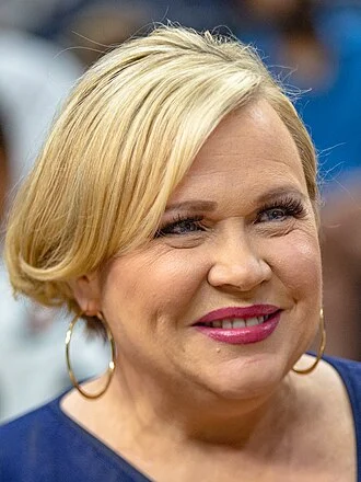 Holly Rowe height profile photo