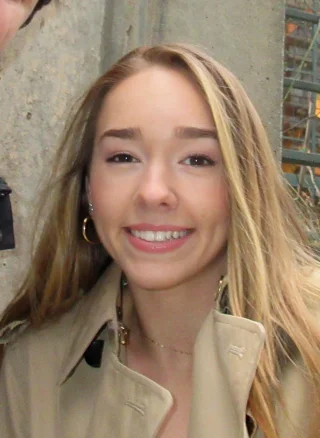 Holly Taylor height profile photo