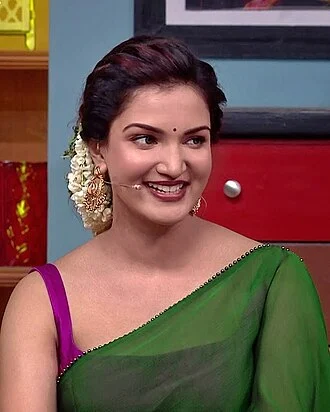 Honey Rose height profile photo