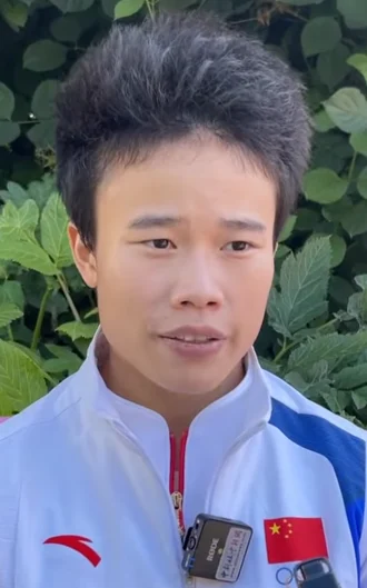 Hou Zhihui height profile photo