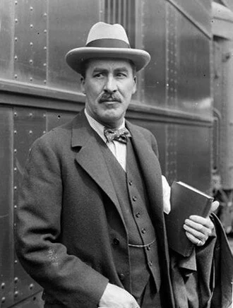 Howard Carter height profile photo