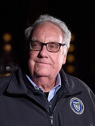 Howard Graham Buffett height profile photo