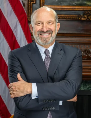Howard Lutnick height profile photo