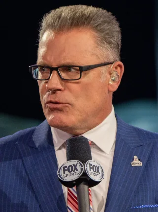 Howie Long height profile photo