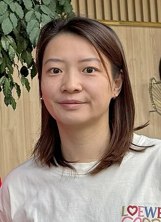 Huang Yaqiong height profile photo