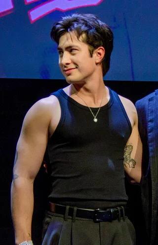 Hudson Williams height profile photo