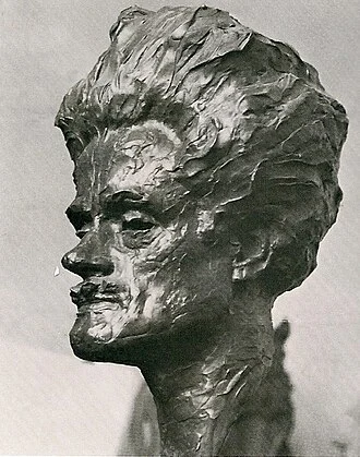 Hugh MacDiarmid height profile photo