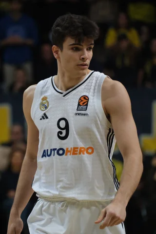 Hugo González (basketball) height profile photo