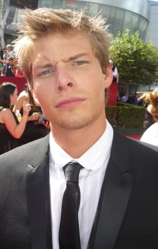 Hunter Parrish height profile photo