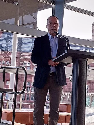 Huw Edwards (politician) height profile photo