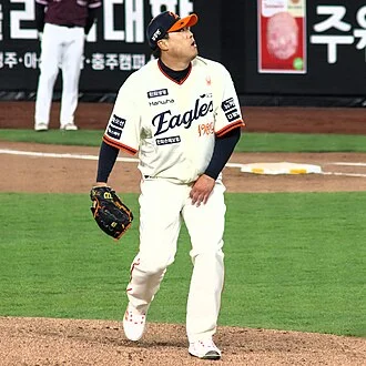 Hyun-jin Ryu height profile photo
