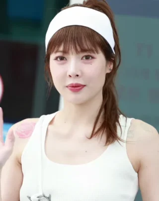 Hyuna height profile photo