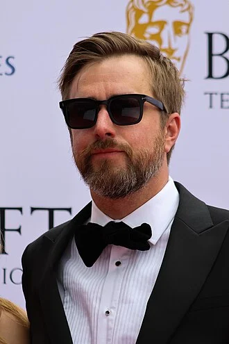 Iain Stirling height profile photo