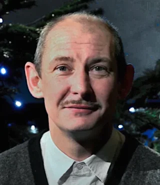 Ian Hart height profile photo