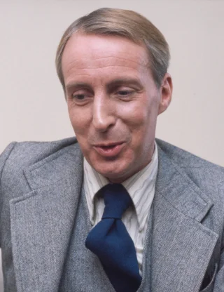 Ian Richardson height profile photo