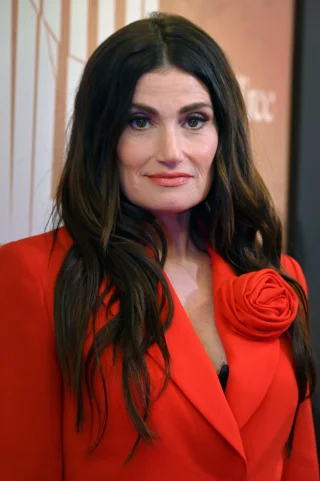 Idina Menzel height profile photo