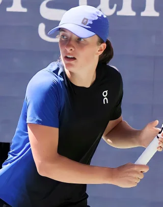 Iga Świątek height profile photo