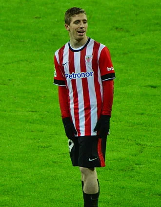Iker Muniain height profile photo
