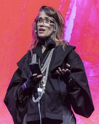 Imogen Heap height profile photo