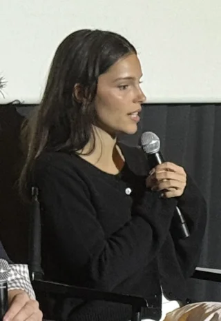Inde Navarrette height profile photo