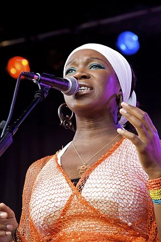 India Arie height profile photo