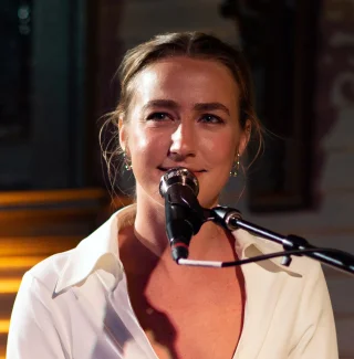 Ingrid Andress height profile photo