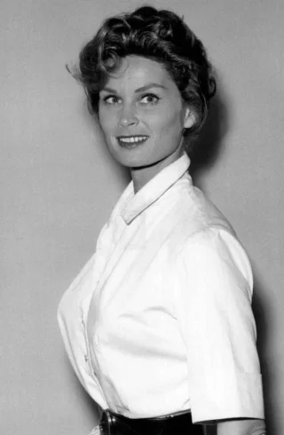 Irish McCalla height profile photo