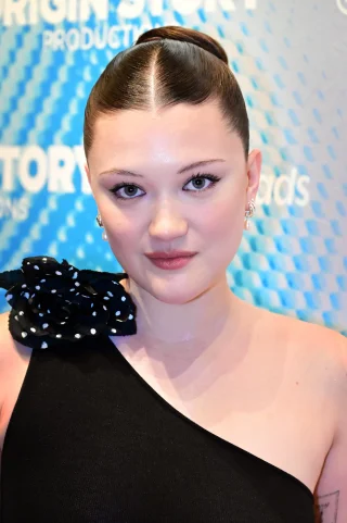 Isa Briones height profile photo