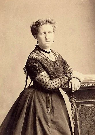 Isabel, Princess Imperial of Brazil height profile photo