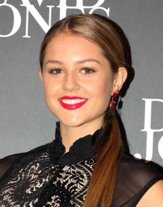 Isabelle Cornish height profile photo