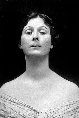 Isadora Duncan height profile photo