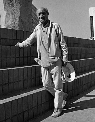 Isamu Noguchi height profile photo