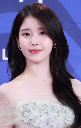 IU (entertainer) height profile photo