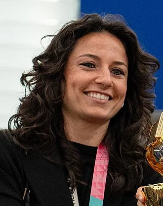 Ivana Andrés height profile photo