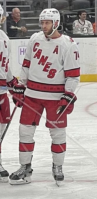 Jaccob Slavin height profile photo