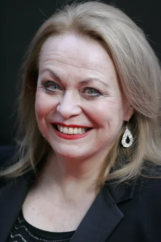Jacki Weaver height profile photo
