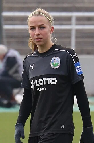 Jackie Groenen height profile photo
