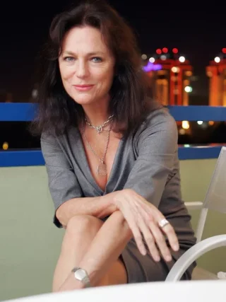 Jacqueline Bisset height profile photo