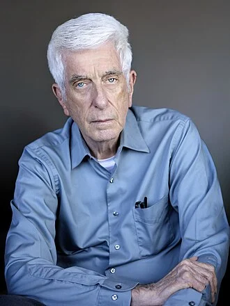 Jacques Vallée height profile photo