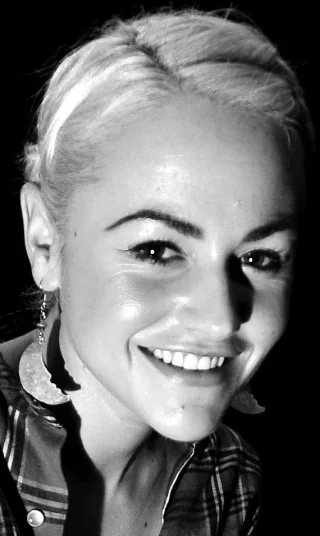Jaime Winstone height profile photo