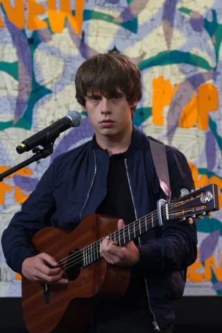 Jake Bugg height profile photo