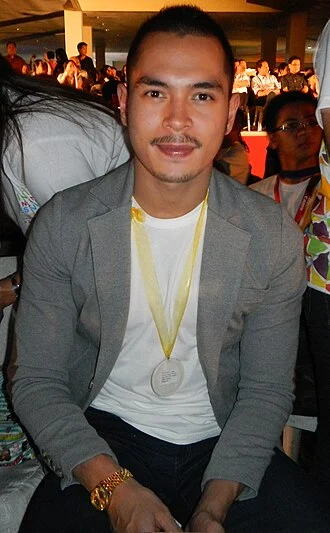 Jake Cuenca height profile photo
