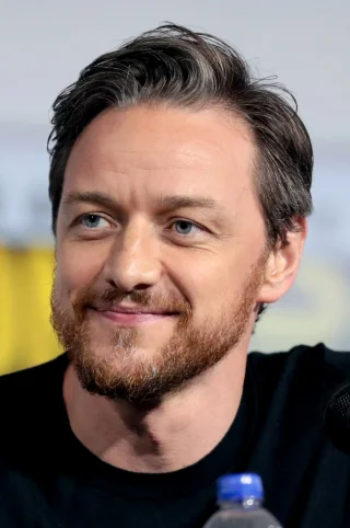 James McAvoy height profile photo