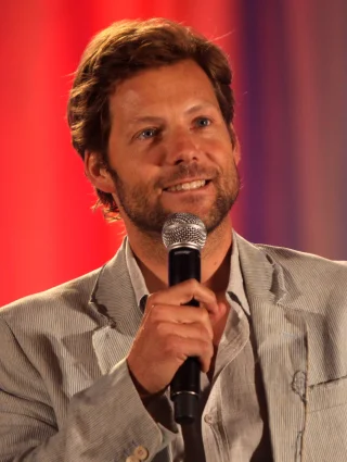 Jamie Bamber height profile photo