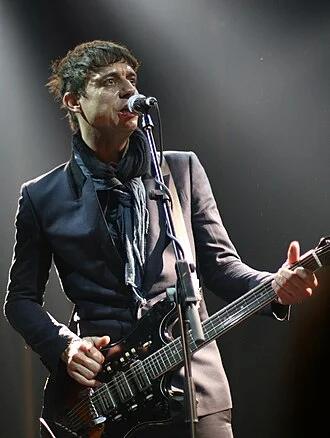 Jamie Hince height profile photo